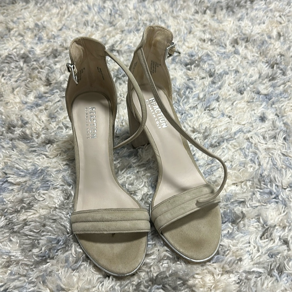 Worn once silver nudeish Kenneth Cole heels sz 6
